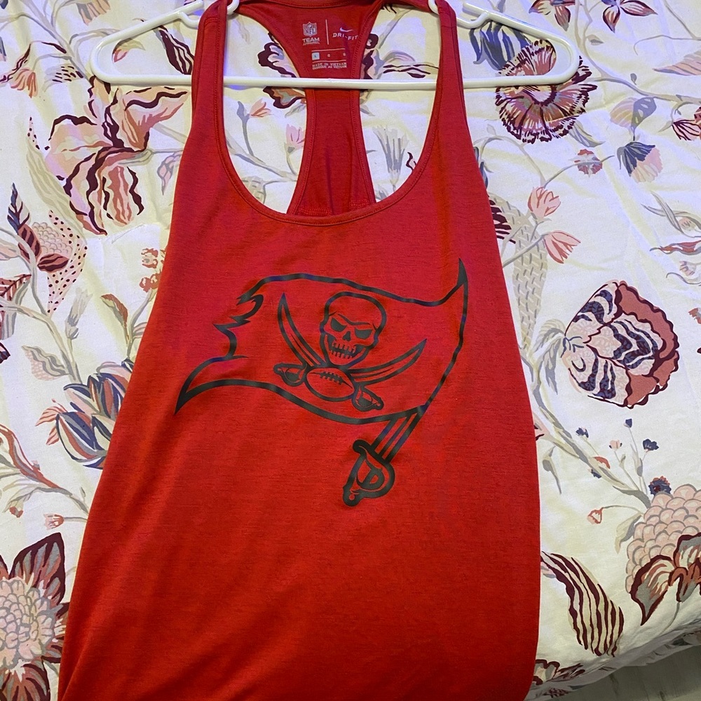 Nike bucs tank top